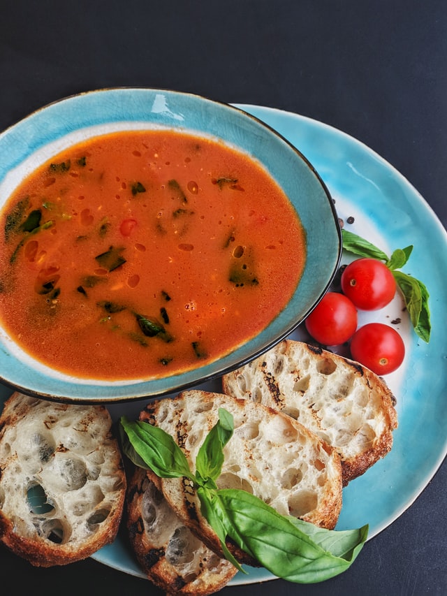 Tomato soup with cabbage